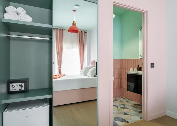 Charm Retreat Hotel