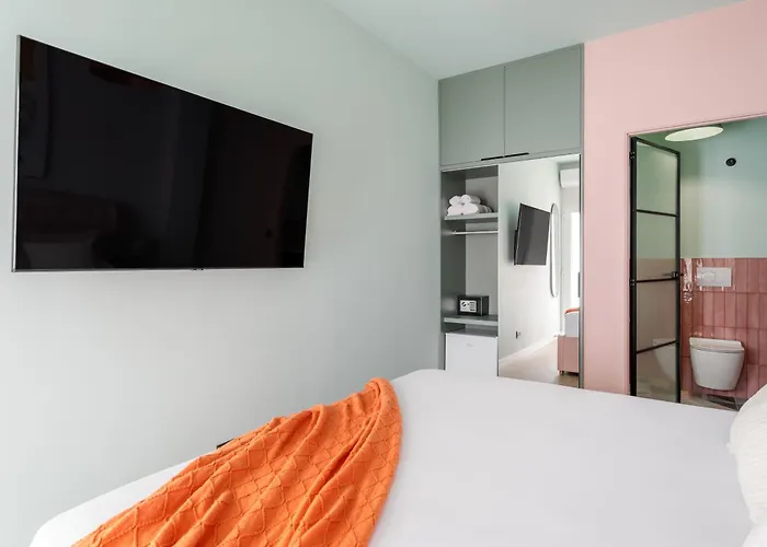 Charm Retreat Hotel